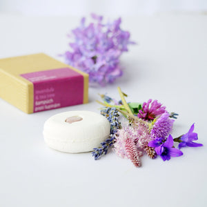 Tuhý šampúch Levanduľa & tea tree Ponio s balením a kvetmi