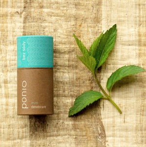 Sodafree deodorant Mint Ponio s vetvičkou mäty zhora