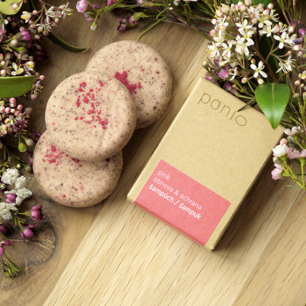 Tri tuhé šampúchy Pink obnova & ochrana Ponio s balením medzi kvetmi